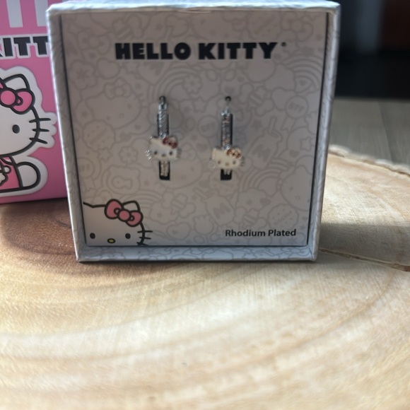 Hello Kitty Earrings - Picture 2 of 8